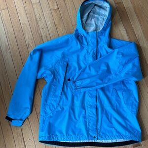 LLBean women’s rain jacket w/hood, 2 roomy pockets size 1X blue
